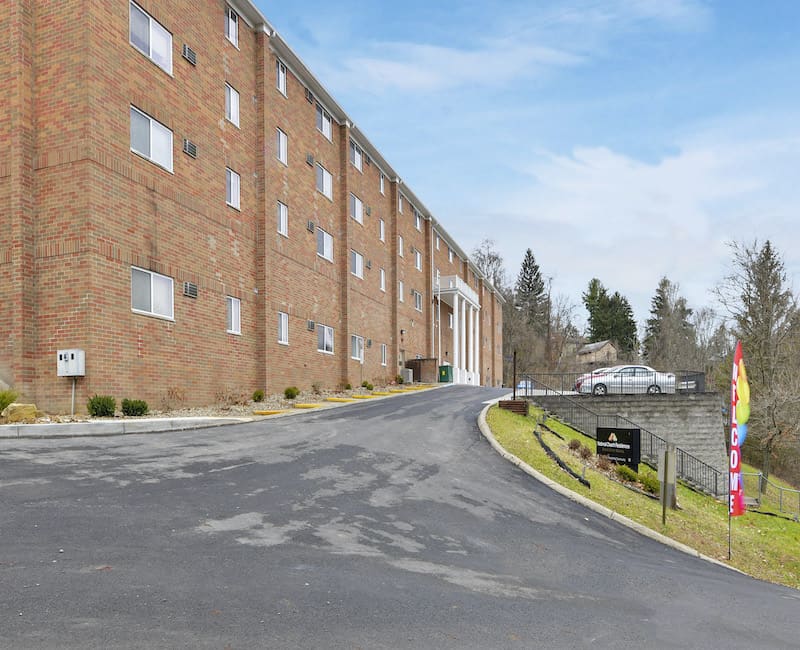 Bridgeport Manor