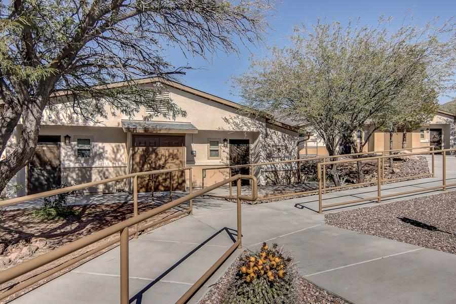 3-Superior Arboretum-Exterior Buildings-Sidewalk Railings (ID 295467)