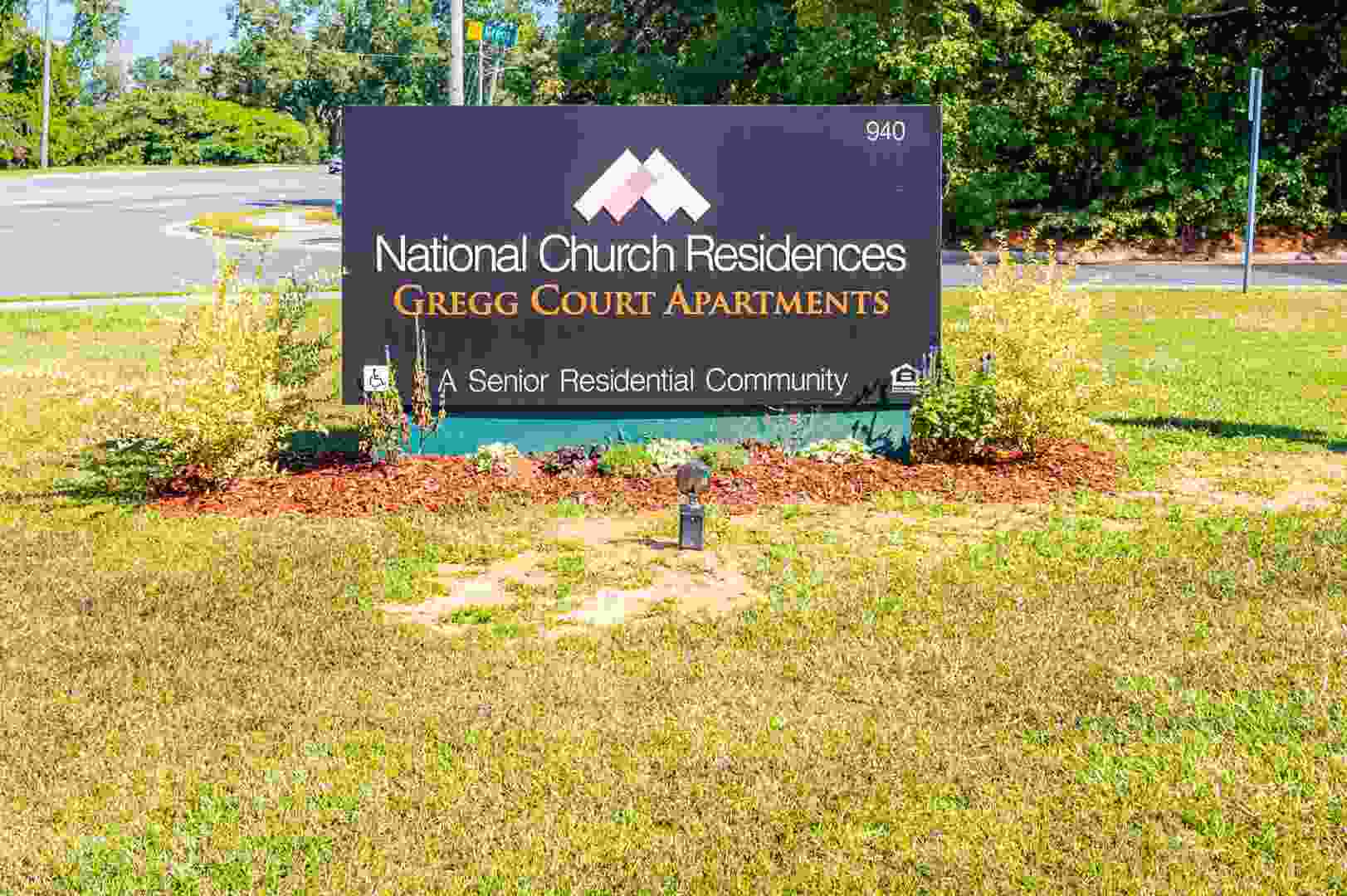 Gregg Court Apartments sign