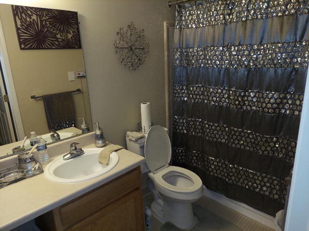 Madison Manor bathroom