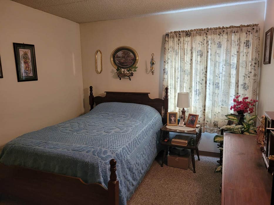 Teays Valley Manor bedroom