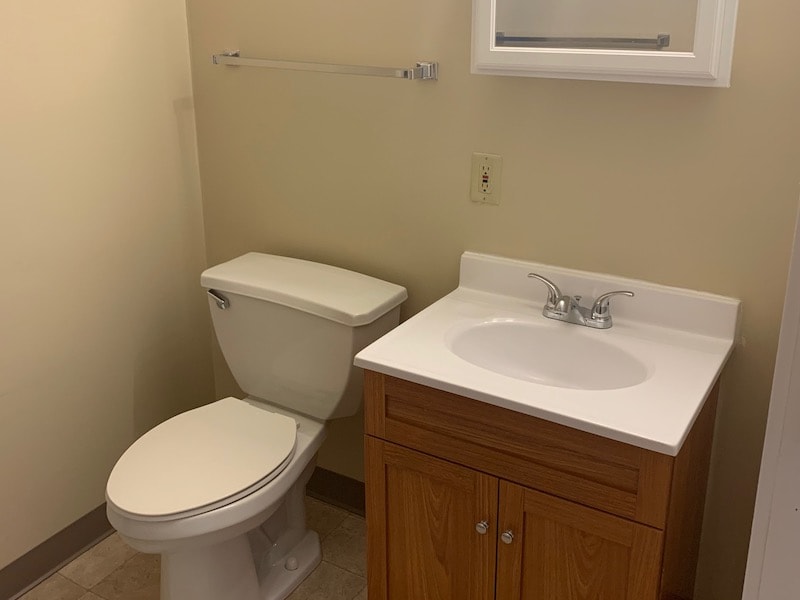 bathroom-mountainview commons