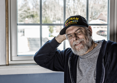 Senior man wearing a veterans hat
